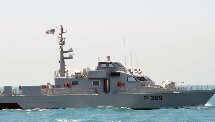 الولايات المتحدة تسلم تونس زورقا بحريا و52 مركبة عسكرية
