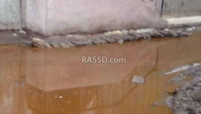 “الميمون” المحاصرة تغرق في مياه الصرف الصحي