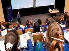 الجارديان: تضخم أعداد تلاميذ المدارس في بريطانيا