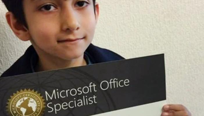 بالفيديو.. طفل عمره 6 سنوات يصبح أخصائيا في “مايكروسوفت”