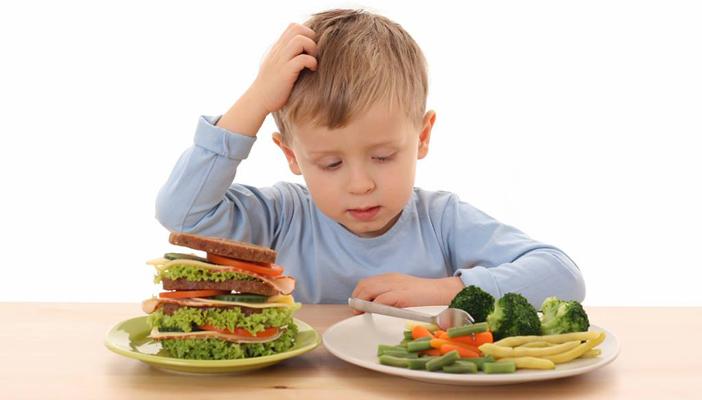 تعرفي على الأكلات التي تفيد في بناء عظام طفلك