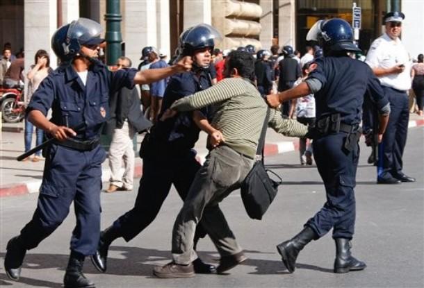 سجن 11 ناشطا معارضا من حركة “20 فبراير” بالمغرب
