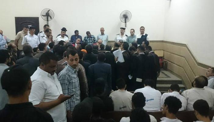 بعد تغريم متظاهري 25 أبريل 100 ألف جنيه..منى سيف: خطة الاستثمار للدولة