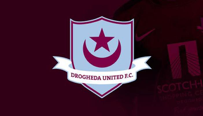 بالصور.. علم الخلافة العثمانية شعارًا لناد أيرلندي