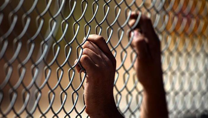 محامون: ضباط ومخبرون يقيمون حفلات تعذيب لسجناء “بنها المركزي”