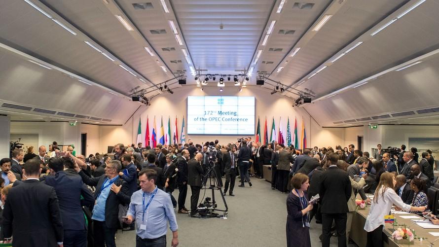 ماركت ووتش: أسباب انخفاض أسعار البترول بعد قرار “أوبك” الأخير