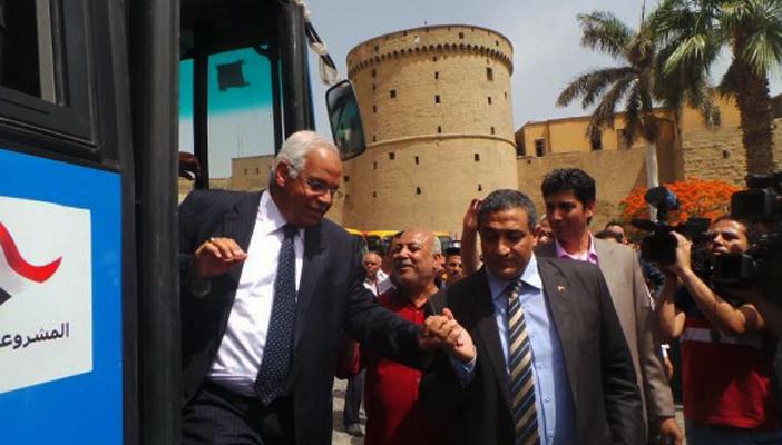 تعطل أحد أتوبيسات “المنحة الإماراتية” أثناء زيارة محافظ القاهرة