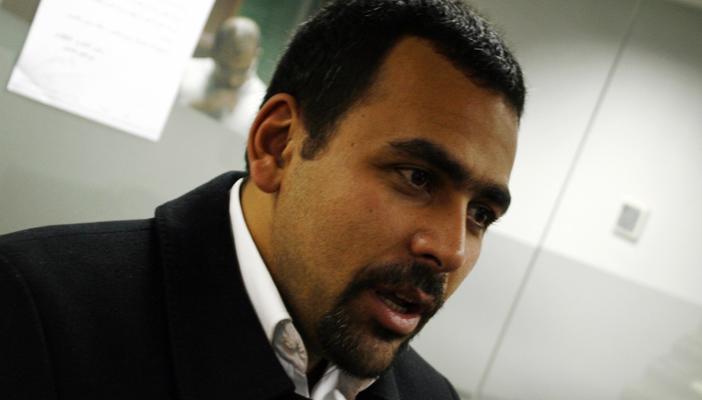 بالفيديو.. الحسيني: رواتب محلب ووزرائه أكثر 18 مليون في السنة