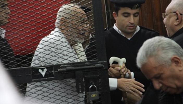 محاكمات اليوم.. “عاكف” وترحيلات أبوزعبل ومصابي الثورة والحزام الأخضر