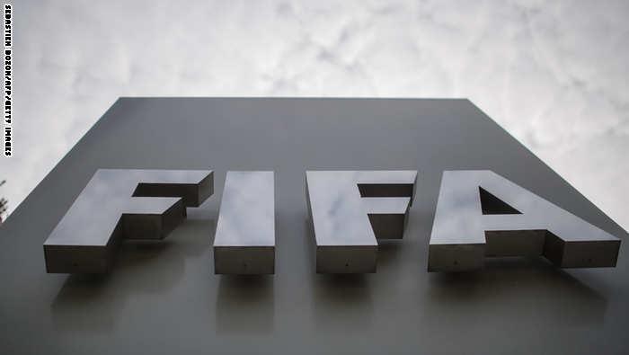 فيفا يوقف 11 مسؤولًا