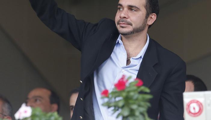 الأمير علي  يعد بالتصدى للعنصرية