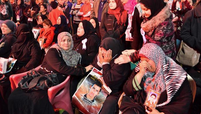 بالفيديو.. انهيار أهالي قتلى بورسعيد بعد تأجيل النطق بالحكم