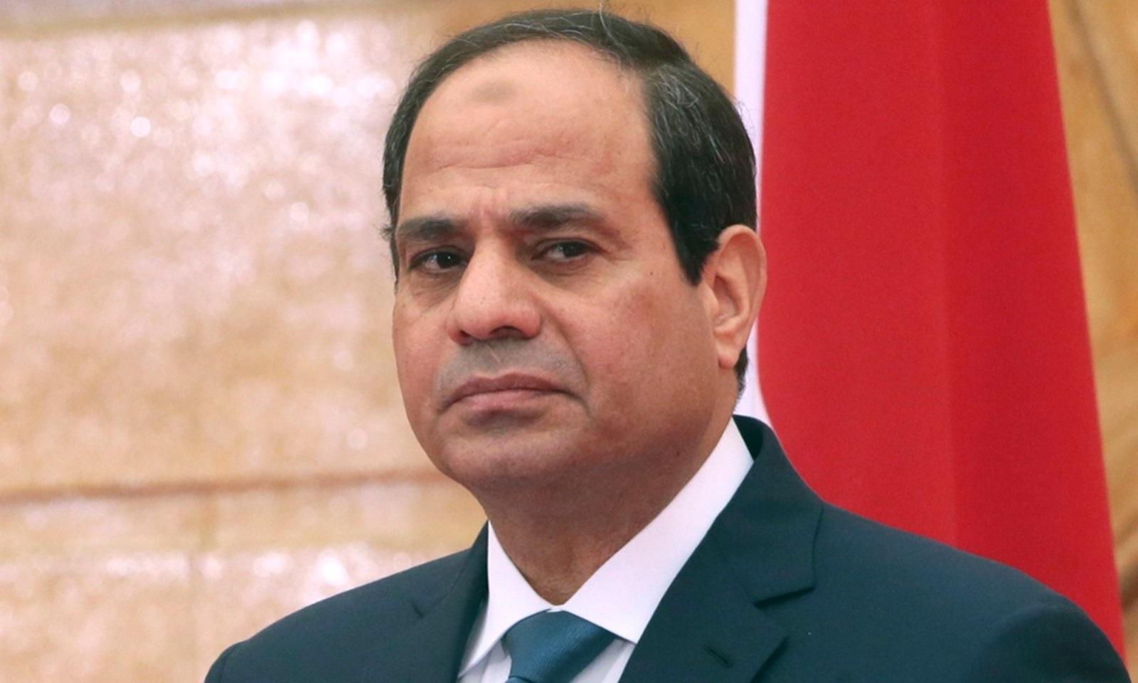 “لوموند”: السيسي يخنق المعارضة والمجتمع المدني لإجهاض أيّ مُنافِس