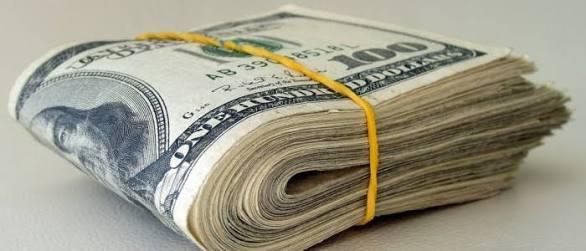 الدولار يتراجع تأثرًا بالمنحة السعودية ويسجل 10.55 جنيه