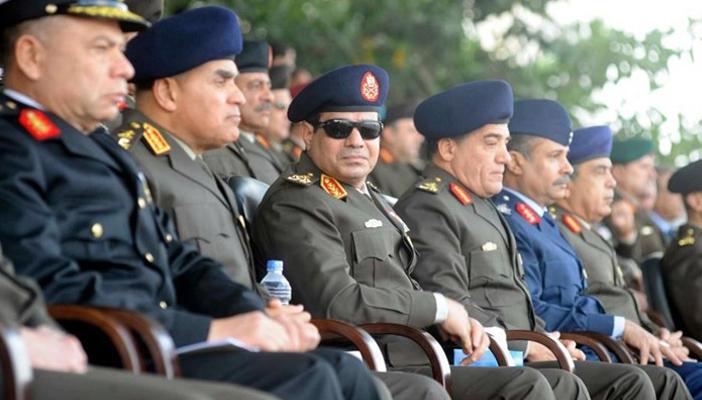 أكاديمي أمريكي: 5 مظاهر لغطرسة وغباء جنرالات مصر