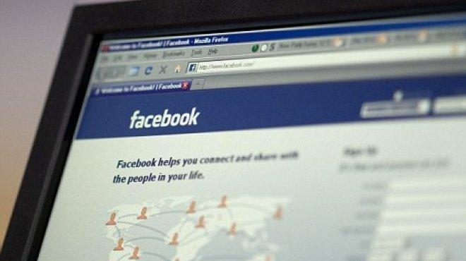 القبضة الإلكترونية تثير سخرية نشطاء “الفيس بوك”