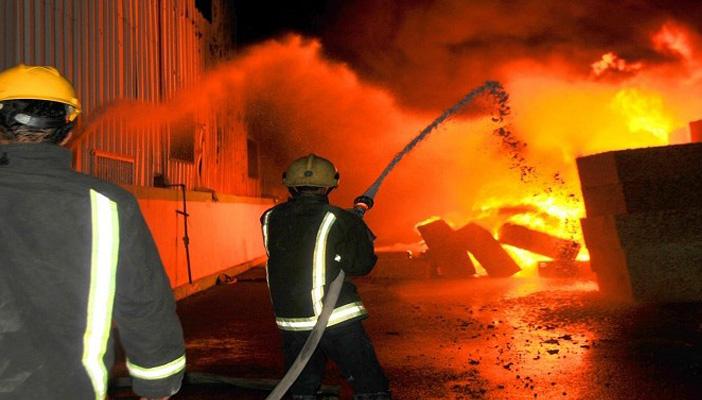 بـ12سيارة إطفاء.. الحماية المدنية تحاول السيطرة على حريق البدرشين