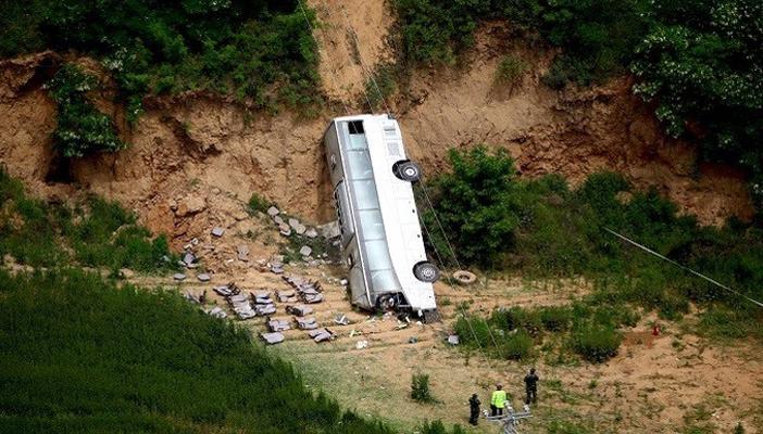 مقتل 25 سائحًا عراقيًا إثر سقوط حافلة في وادي جبلي بإيران