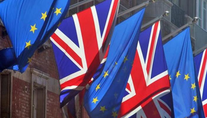 55 % من البريطانيين يؤيدون الاستمرار في الاتحاد الأوروبي