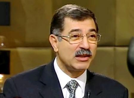 صادق: السيسى للشعب “تقشفوا” ويخصص ملايين لمراقبة الإنترنت