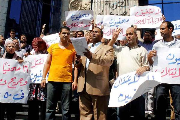 عبدالعزيز: 48 إعلامياً معتقلين في سجون الانقلاب