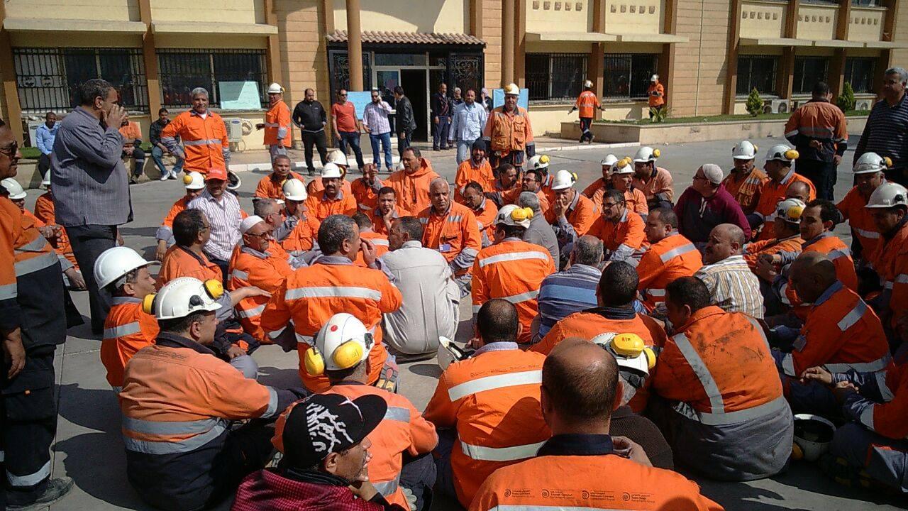 حبس 32 عاملا بأسمنت طرة 3 سنوات لاعتصامهم احتجاجًا على فصلهم