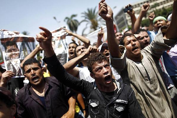 معتصمو رابعة يناشدون الأهالي بفتح شبكات الانترنت بعد قطعها عليهم