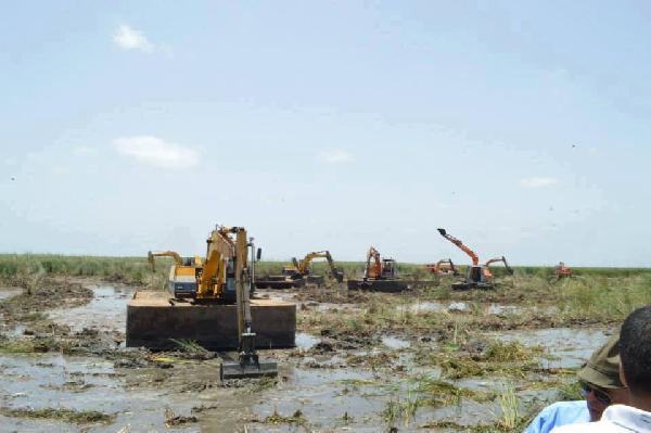 استمرار حملة إزالة التعديات بـ”بحيرة البرلس”