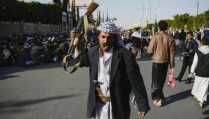 مساع حوثية لقطع الاتصالات الدولية تحت زعم “حصار العملاء”