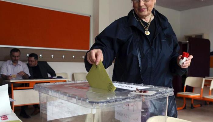 بدء التصويت في أشد انتخابات برلمانية تركية سخونةً