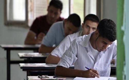 طلاب ثانوية أسيوط يؤدون اليوم الأول من الامتحانات بدون شكاوى