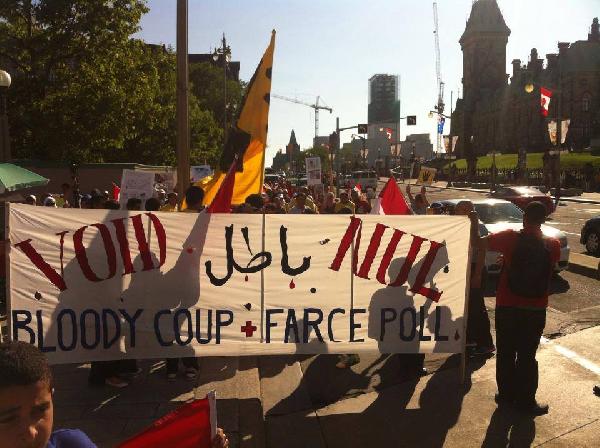 صور | تظاهرة للمصريين بكندا رفضًا لتنصيب قائد الانقلاب