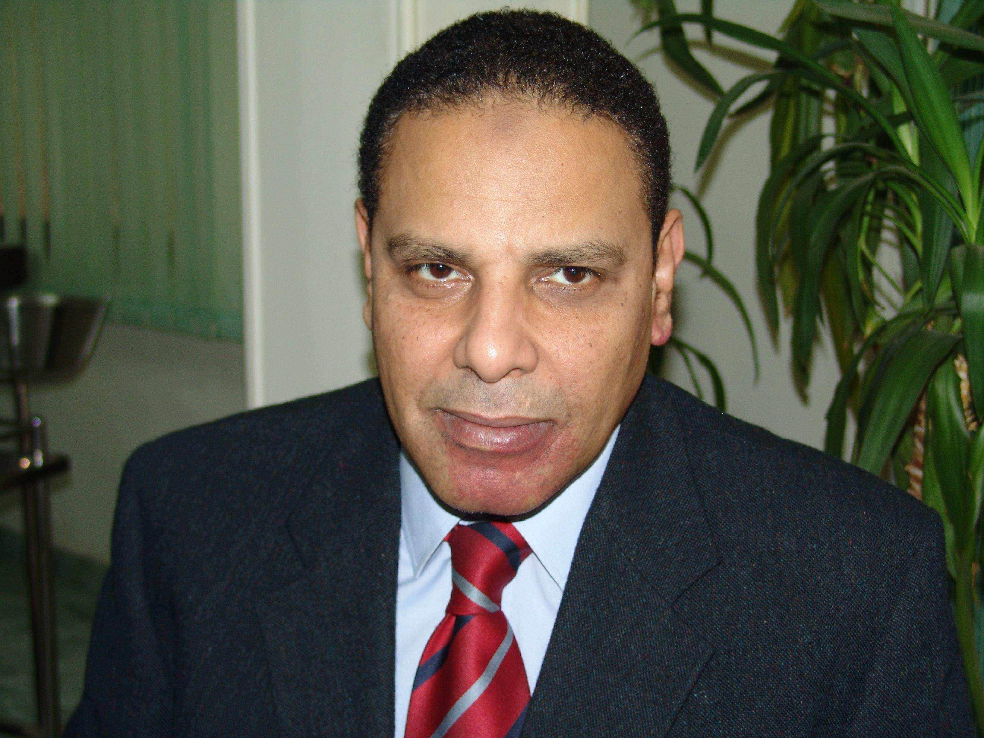 الأسواني: نظرية المؤامرة سلاح الأنظمة المستبدة لإخفاء جرائمها