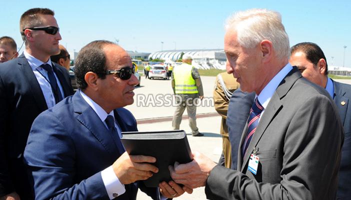 هكذا استقبلت الصحافة المجرية السيسي.. عودة العسكر بثوب مدني