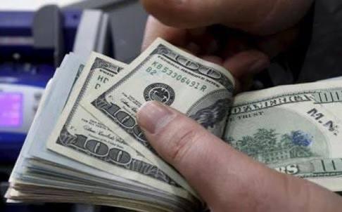 ارتفاع سعر الدولار 5 قروش بالسوق السوداء مسجلًا 10.80 جنيهات للبيع