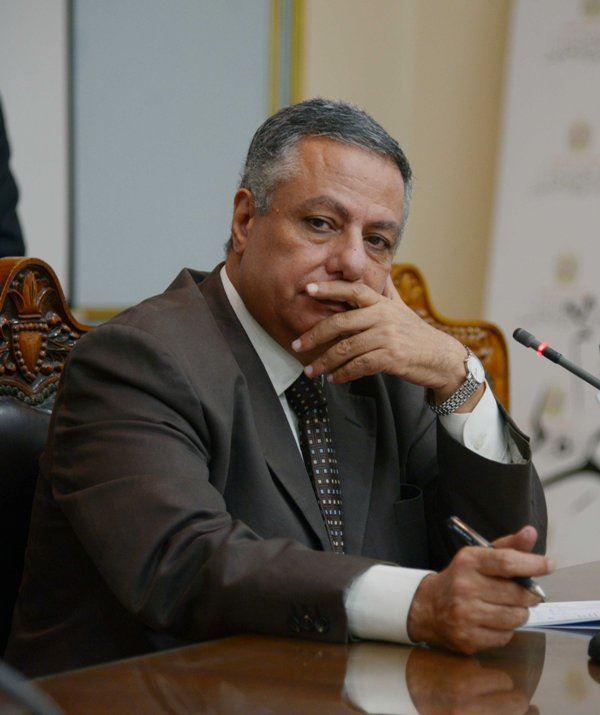 بلاغ يطالب بوقف امتحانات الثانوية وعزل “أبو النصر”