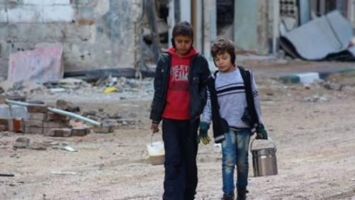 الهلال الأحمر السوري: تسليم مساعدات غذائية إلى داريا بعد حصار 4 سنوات