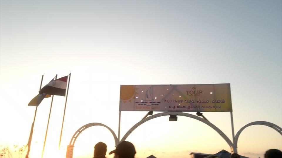 في إسكندرية.. “زيزينيا” للجيش.. وشاطئ “النفايات” للفقراء