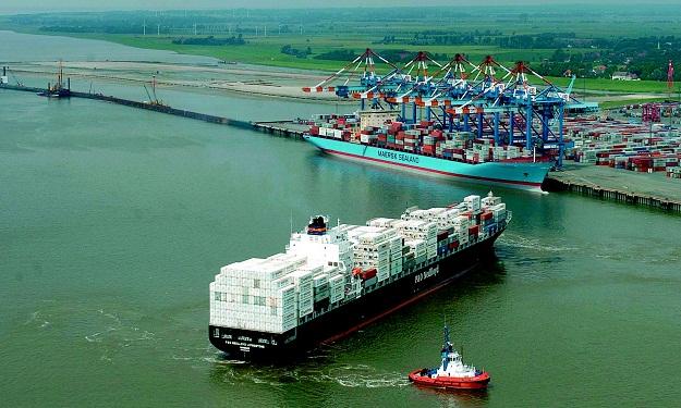 هروب السفن من موانئ بورسعيد لضعف القدرة التشغيلية