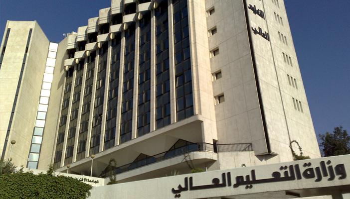 “الأسنان” تقاضي “التعليم العالي” بعد زيادة مصروفات الدراسات العليا