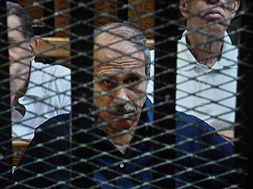 وتستمر مهرجانات براءات رجال مبارك.. العادلي بريء من غسيل الأموال