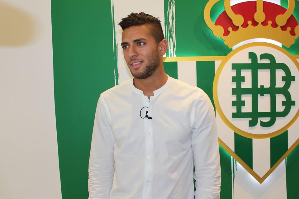 “ريال بيتيس” يستغني عن خدمات المدافع المصري عمرو طارق