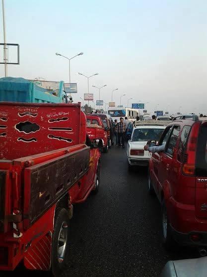 “عجلة السيسي” تغلق الطرق وتعطل مصالح المواطنين