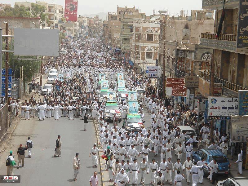 الحوثيون يشيعون قتلاهم فى اقتحام الامن القومي بصنعاء