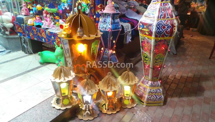 شوارع “أسوان” تتزين بالــ”فوانيس” لاستقبال رمضان