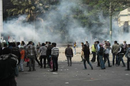 عودة المناوشات بين الأمن ومتظاهرين بميدان”سيمون بوليفار”