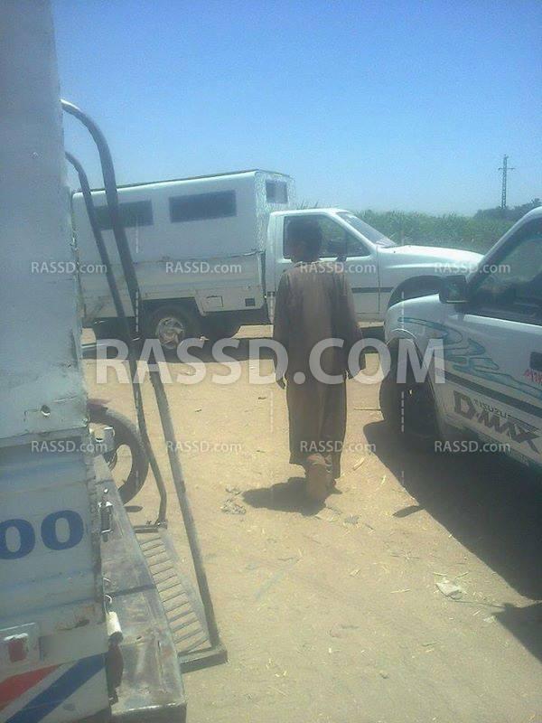 أهالى كوم أمبو يقطعون الطريق اعتراضًا على تعطيل المرور