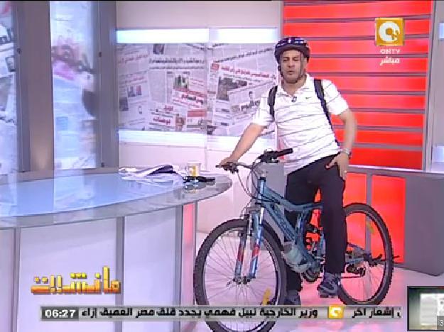 فيديو | “القرموطي” يظهر في برنامجة وهو يركب “عجلة” تأييدًا للسيسي