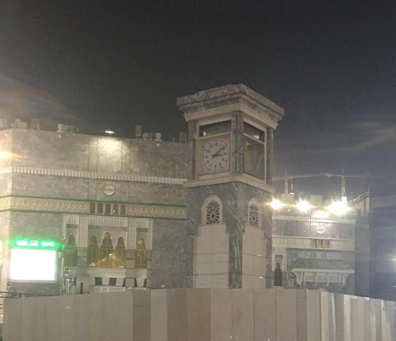 أمير مكة يصدر قرارًا بإزالة ساعة الساحة الجنوبية بالحرم المكي