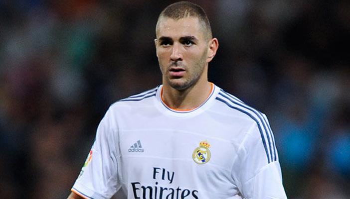 “أرسنال” يفكر في ضم بنزيما خلال الانتقالات الصيفية